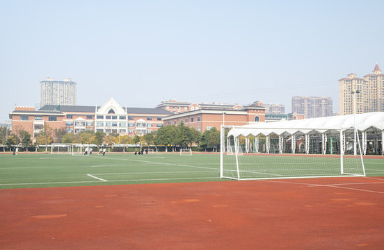 學(xué)校足球場