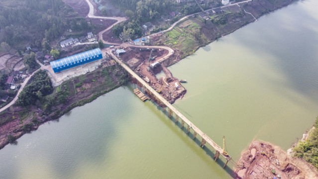 三匯中學(xué)大橋