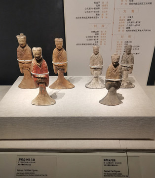 彩繪扁身俑