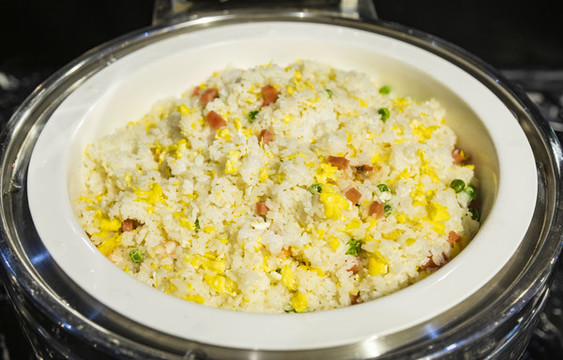 自助餐廳的炒飯美食