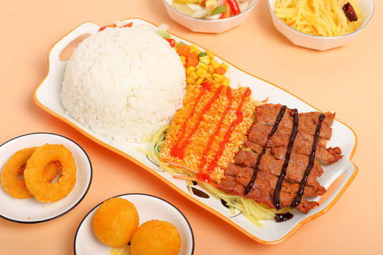 牛排雞排雙拼飯