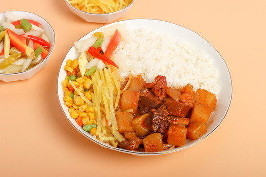 紅燒牛肉套飯