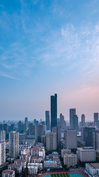 夕陽(yáng)下中國(guó)南京的城市CBD建筑