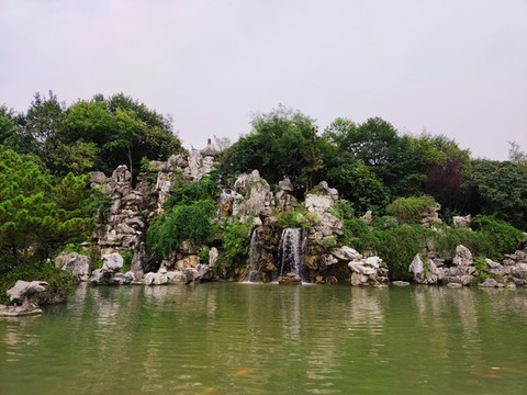 大型水池假山植被風(fēng)光