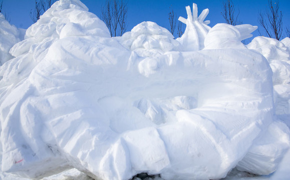 鄂倫春體育雪雕