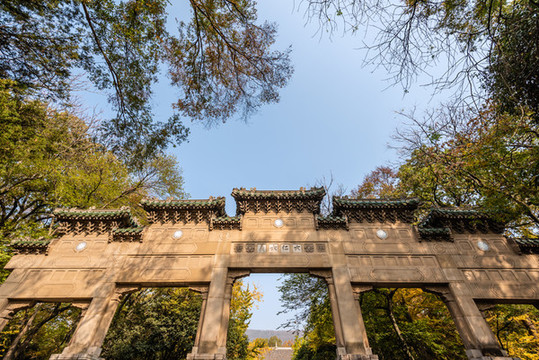 中國(guó)南京靈谷寺的公墓牌坊