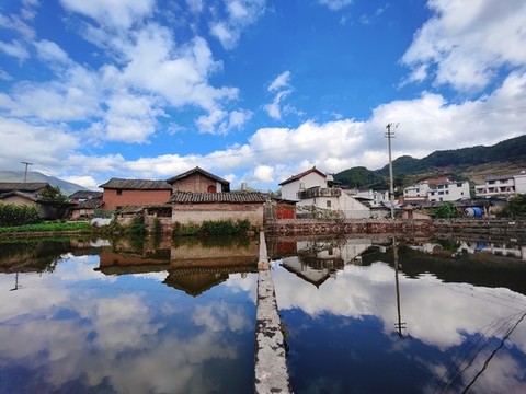 鄉(xiāng)鎮(zhèn)倒影