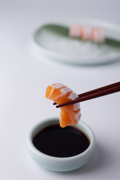 三文魚腩刺身