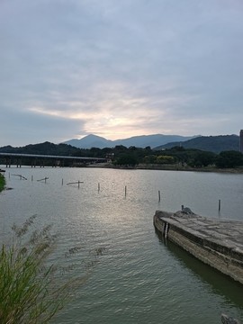河流