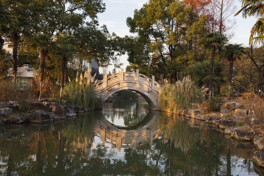 仿古拱橋