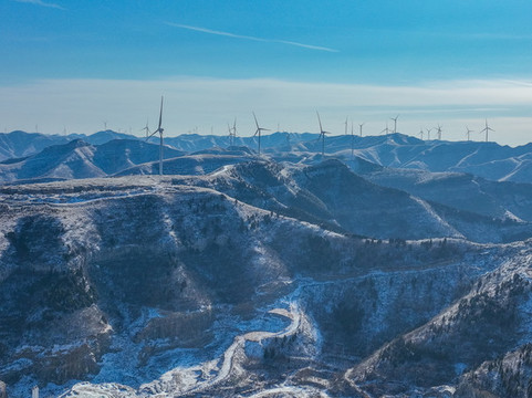 航拍濟(jì)南章丘胡山雪景