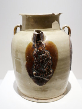 長(zhǎng)沙窯青釉褐斑貼塑執(zhí)壺