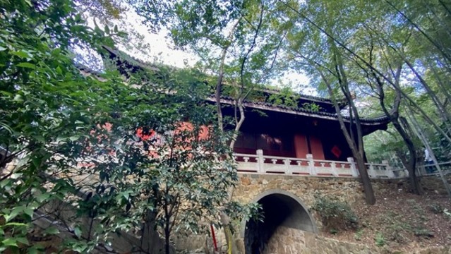 穹窿山
