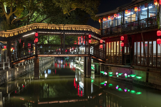 朱家角古鎮(zhèn)建筑夜景
