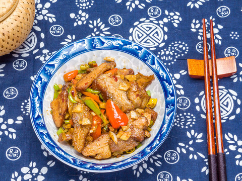 臘肉炒紅辣椒家常菜品