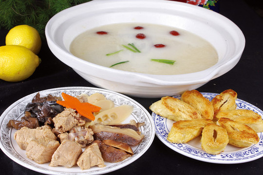 鮮豆皮煨排骨
