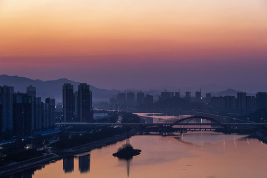 黎明時的城市風光