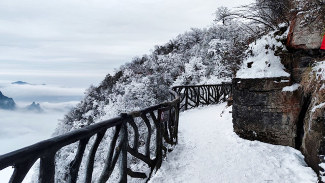 張家界天門山雪景