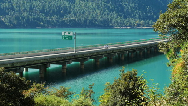 西藏拉林公路