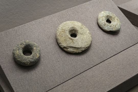 上山文化穿孔石器