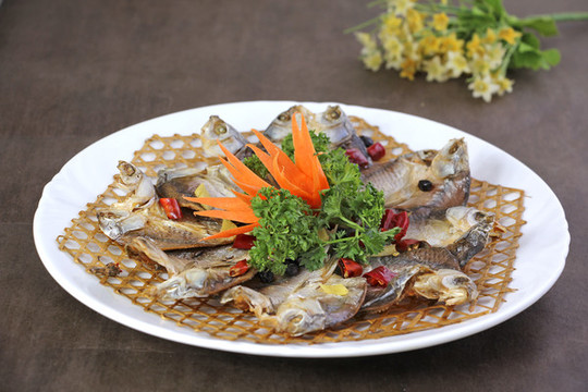 風(fēng)干小鯽魚