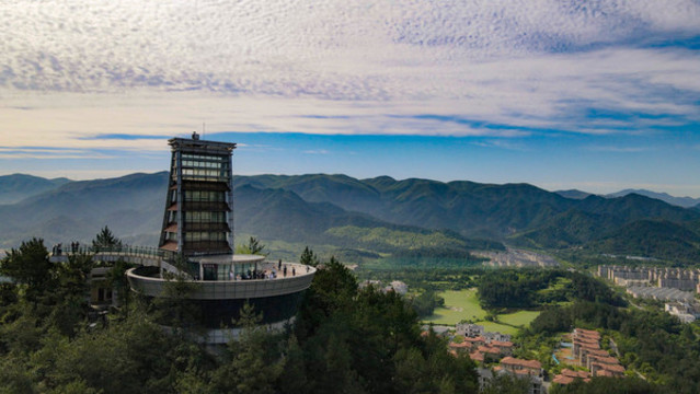 安吉鳳凰山山頂觀景臺特寫航拍