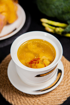 藏紅花豬肉湯