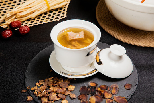 鹿茸龍骨湯