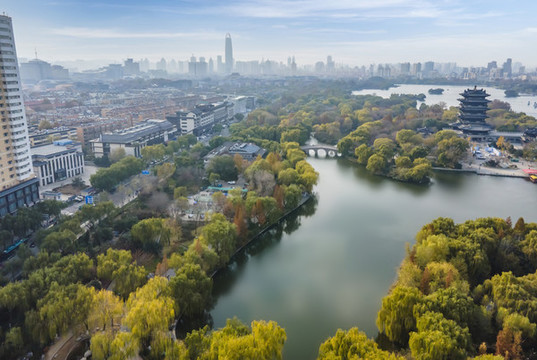 航拍濟南城市園林風(fēng)景