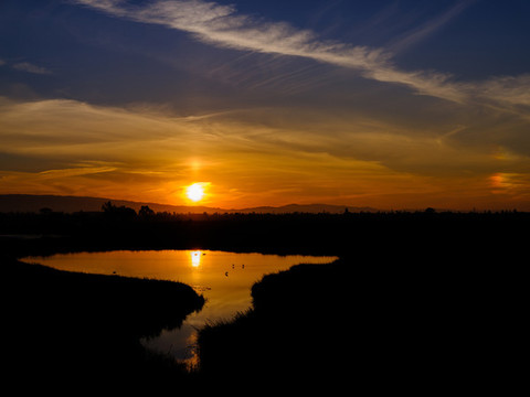 夕陽(yáng)日落