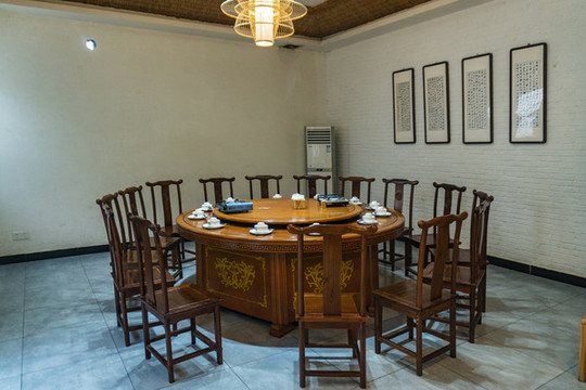 餐廳餐桌