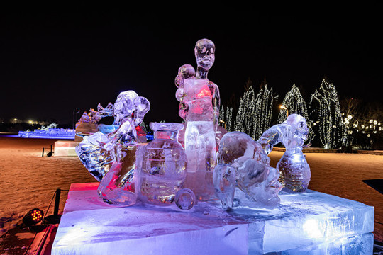 長(zhǎng)春世界雕塑公園冰雪樂(lè)園夜景