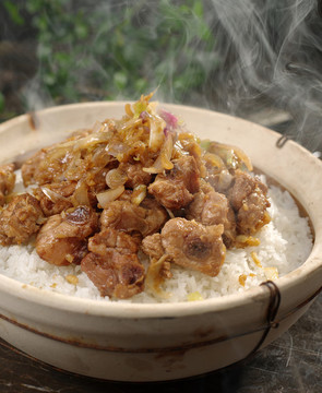 排骨煲仔飯
