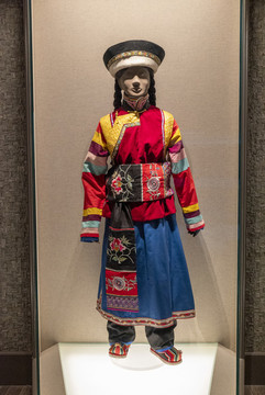 土族繡花鑲邊女服