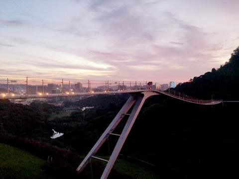 光明大嶺頂綠道懸橋