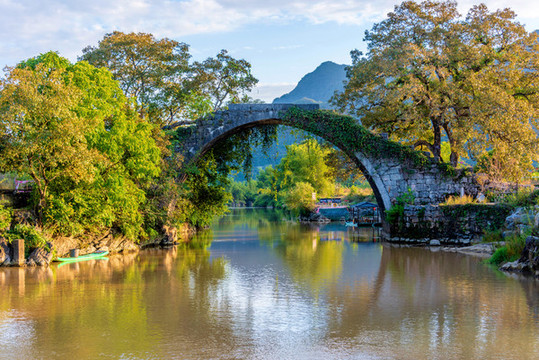 廣西桂林陽朔遇龍河景區(qū)富里橋