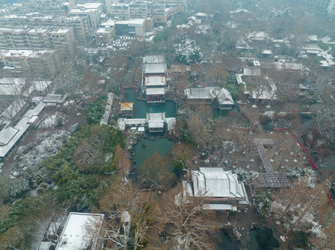 航拍雪后濟(jì)南趵突泉公園