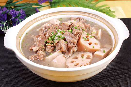 蓮藕燉龍骨