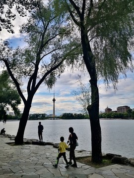 湖邊