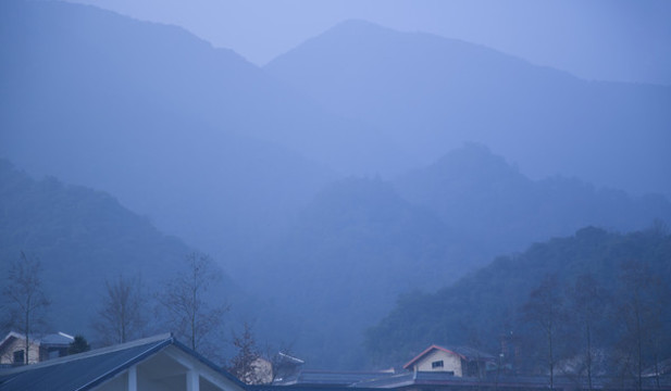 水墨山