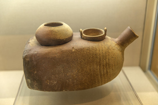 東漢瓷灶
