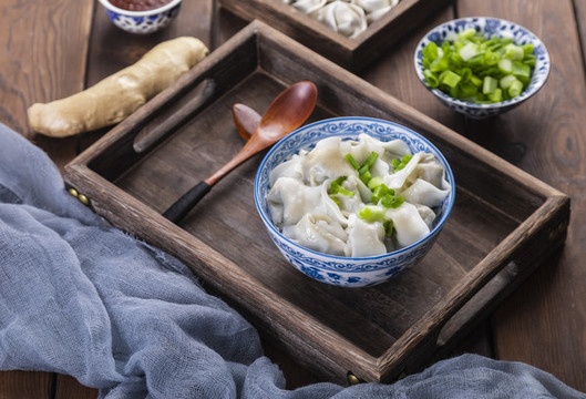 中式傳統(tǒng)小吃美食餛飩