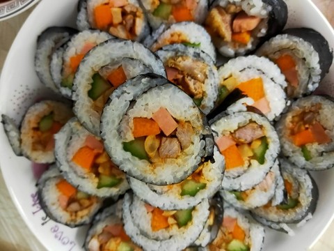 韓國(guó)紫菜飯紫菜包飯沙拉紫菜飯
