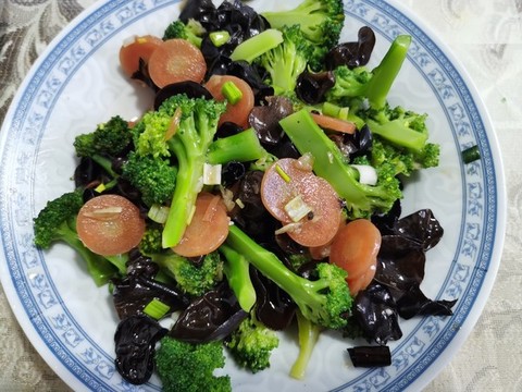 涼拌西蘭花木耳