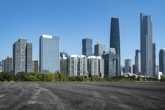 瀝青公路和廣州現(xiàn)代建筑