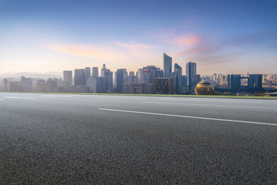道路地面和現(xiàn)代建筑