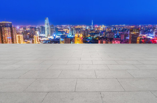 地磚地面和城市夜景