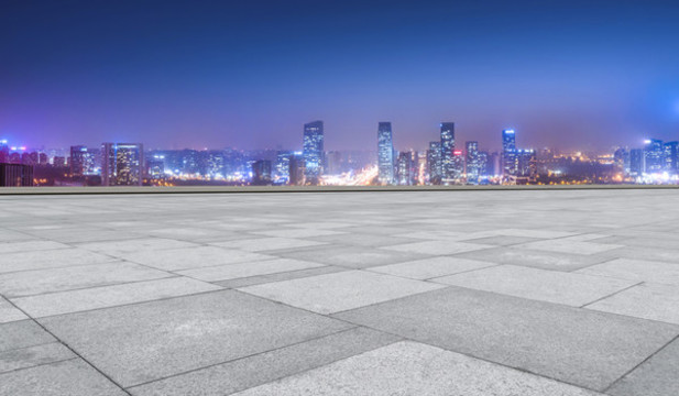 地磚地面和城市景觀夜景