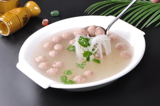 羊肉丸子蘿卜粉絲湯