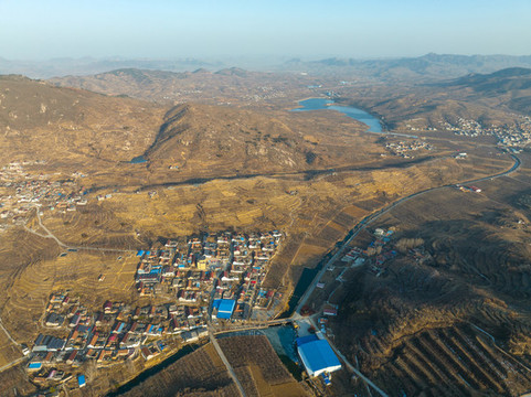 航拍沂蒙山區(qū)的山村風光